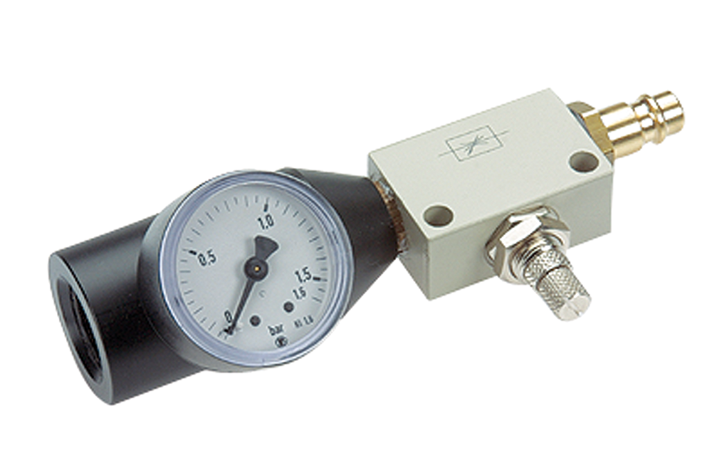 Measuring chamber for atmospheric dew point